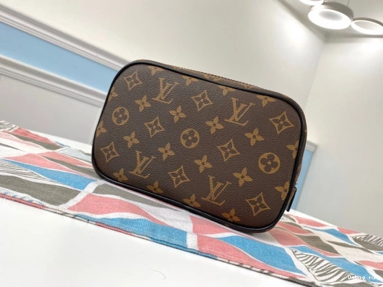 PM POUCH TOILETRY LOUIS VUITTON 0710